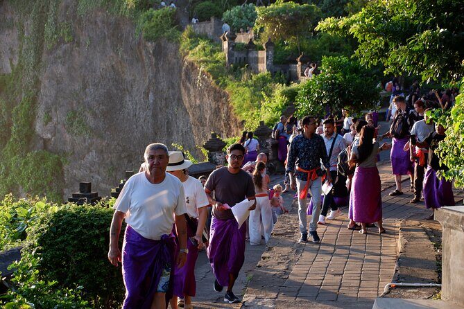 Uluwatu Kecak and Jimbaran Bay - Ubud Palace and the Traditional Art Market: Culture Without the Hard Sell