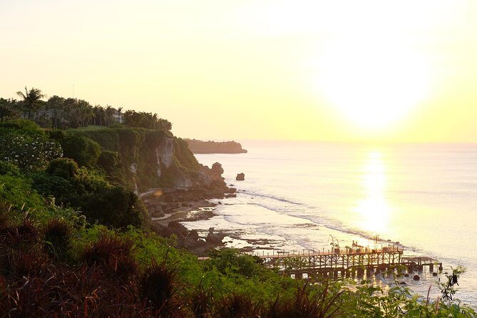 Uluwatu Sunset, Kecak Dance and Jimbaran Seafood Dinner - Uluwatu Temple sunset: the main character moment