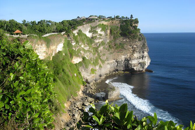 Uluwatu Sunset Tour: Kecak and Fire Dance with Jimbaran Dinner - Uluwatu Temple: views, rules, and the monkey factor