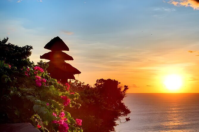 Uluwatu Sunset,Kecak Dance and Diner Seafood In Jimbaran - Stop 1: Pura Luhur Uluwatu for ocean views and temple atmosphere