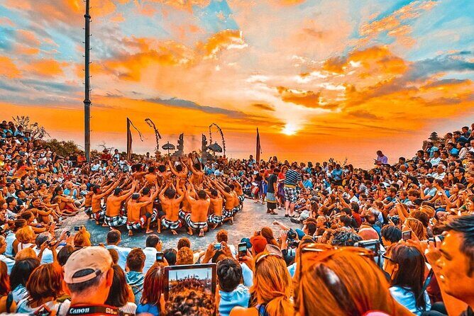 ️Uluwatu Temple Sunset & Kecak Fire Dance Tour - Stop 4: Jimbaran dinner by the bay, optional seafood upgrade
