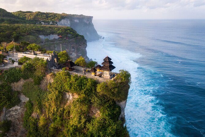 ️Uluwatu Temple Sunset & Kecak Fire Dance Tour - Things to watch for on a cliff-temple sunset day