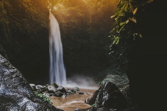 Waterfall Tour: North Bali Best Waterfalls - Lunch at Wanagiri Coffee: Lake Views That Actually Match the Region