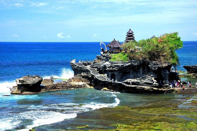 West Bali Tour: Taman Ayun, Ulun Danu Beratan, Jatiluwih Rice Terrace, Tanah Lot - Stop 4: Pasar Candi Kuning fruit and vegetable market in Bedugul