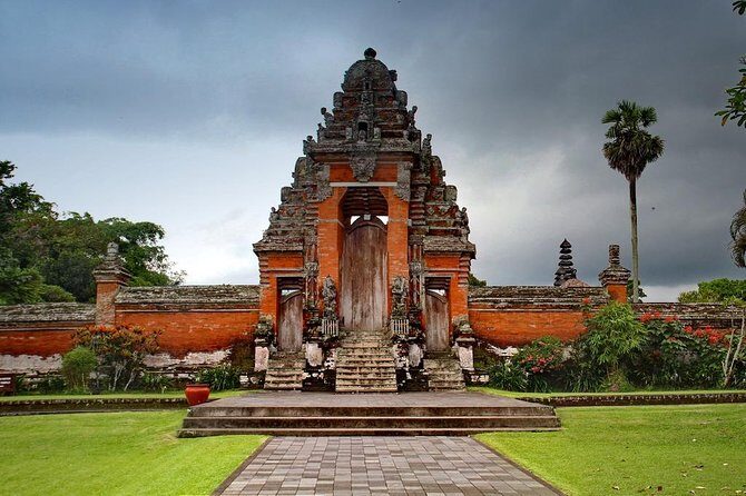 West Bali Tour: Taman Ayun, Ulun Danu Beratan, Jatiluwih Rice Terrace, Tanah Lot - Stop 1: Taman Ayun Temple and the peaceful temple-garden feel