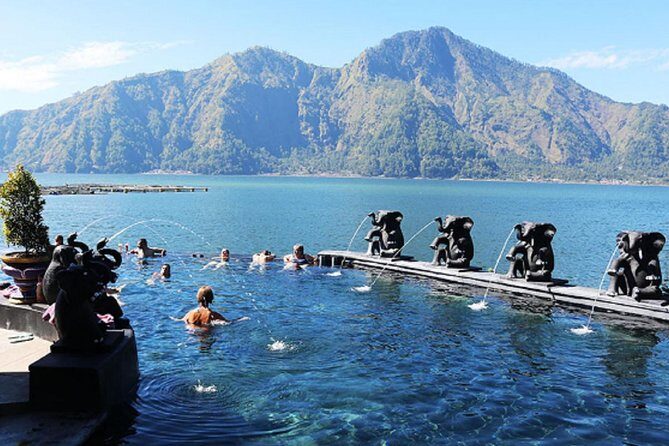 Wonderful 3 Days of Bali Private Guided Tour All Inclusive - Day 2: Tanah Lot rock views and Uluwatu sunset with a dance show